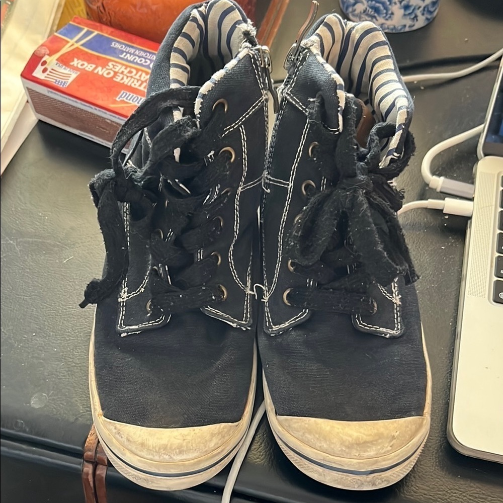 Uggs Kids Black and White High-Top Sneakers Size 4 Damian Canvas